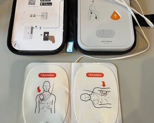 Ontlenen AED-trainers 2026-2027 cover